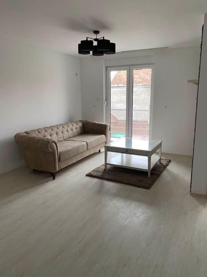 Sandra Apartmani Vrsac Esterno foto